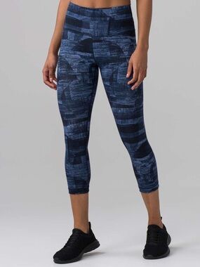 Lululemon Navy and Black Cropped Leggings size 6